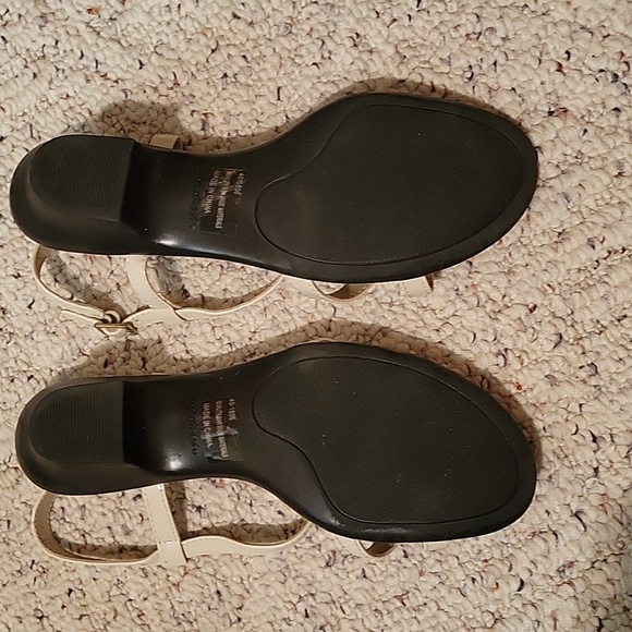 Easy Street Strappy Sandles Size 7.5 - Picture 3 of 3